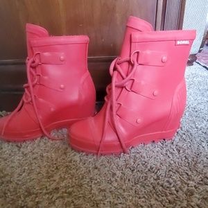 Sz 8 Sorel red rubber rain booties!